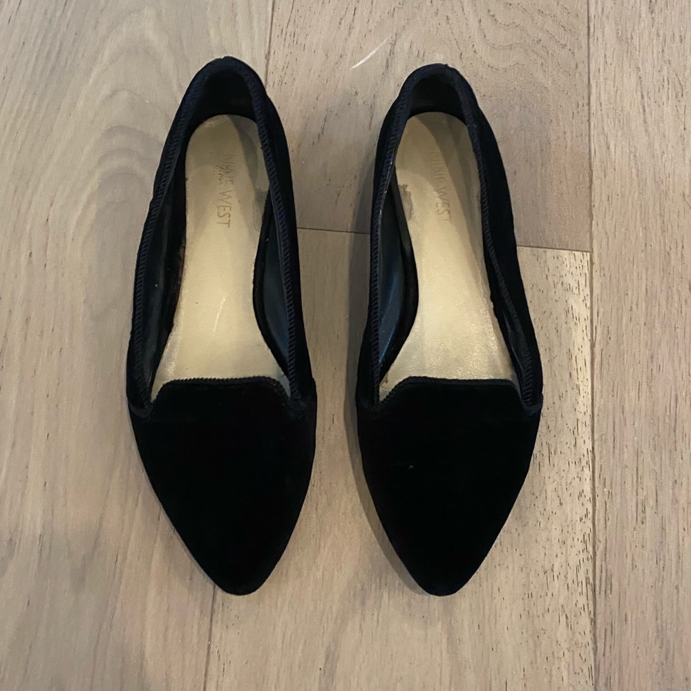 Nine West pointy toe black velvet flats size 7.5